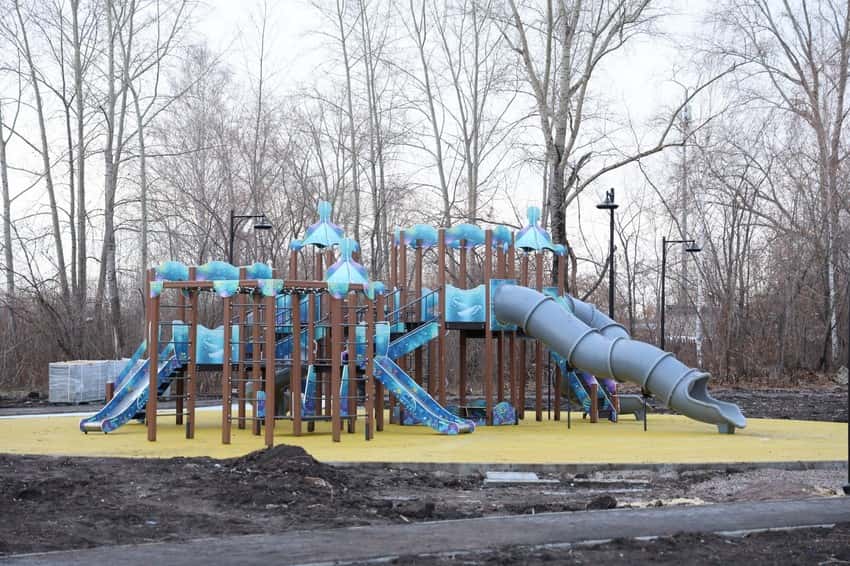 В поселке Силикатном завершают благоустройство парка за 53 млн рублей