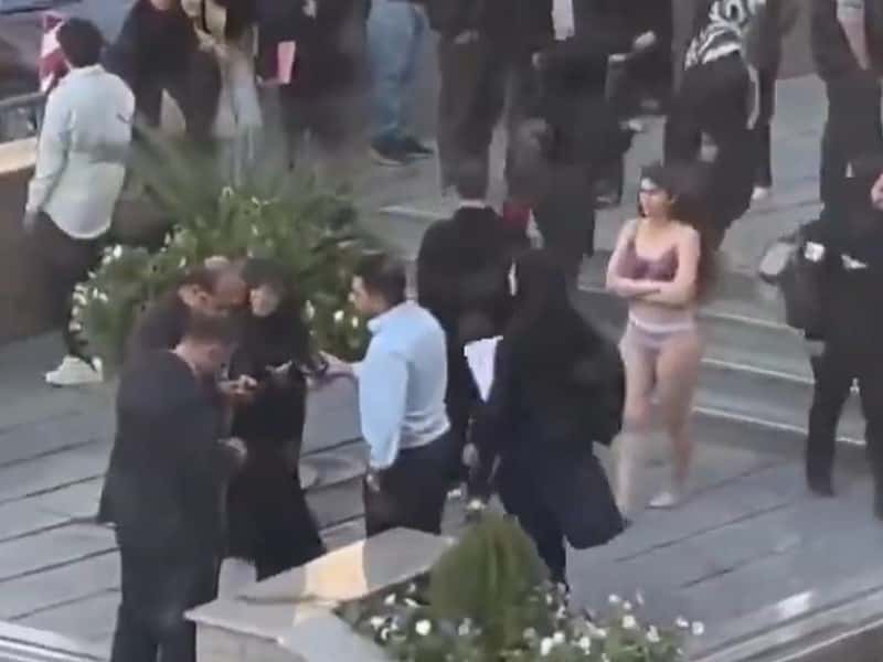 В хиджабе — плохо, без хиджаба — тоже: иранская студентка разделась после того, как ее избили за "неправильный" хиджаб