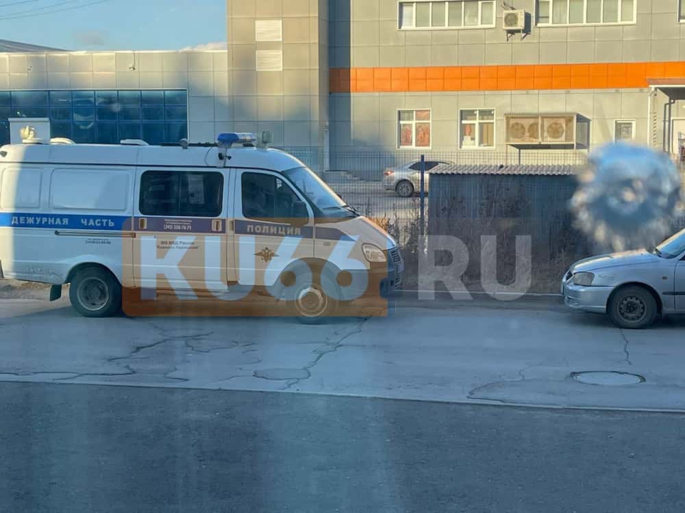 Попытка убийства? Неизвестные обстреляли офис каменского юриста Сергея Барсукова