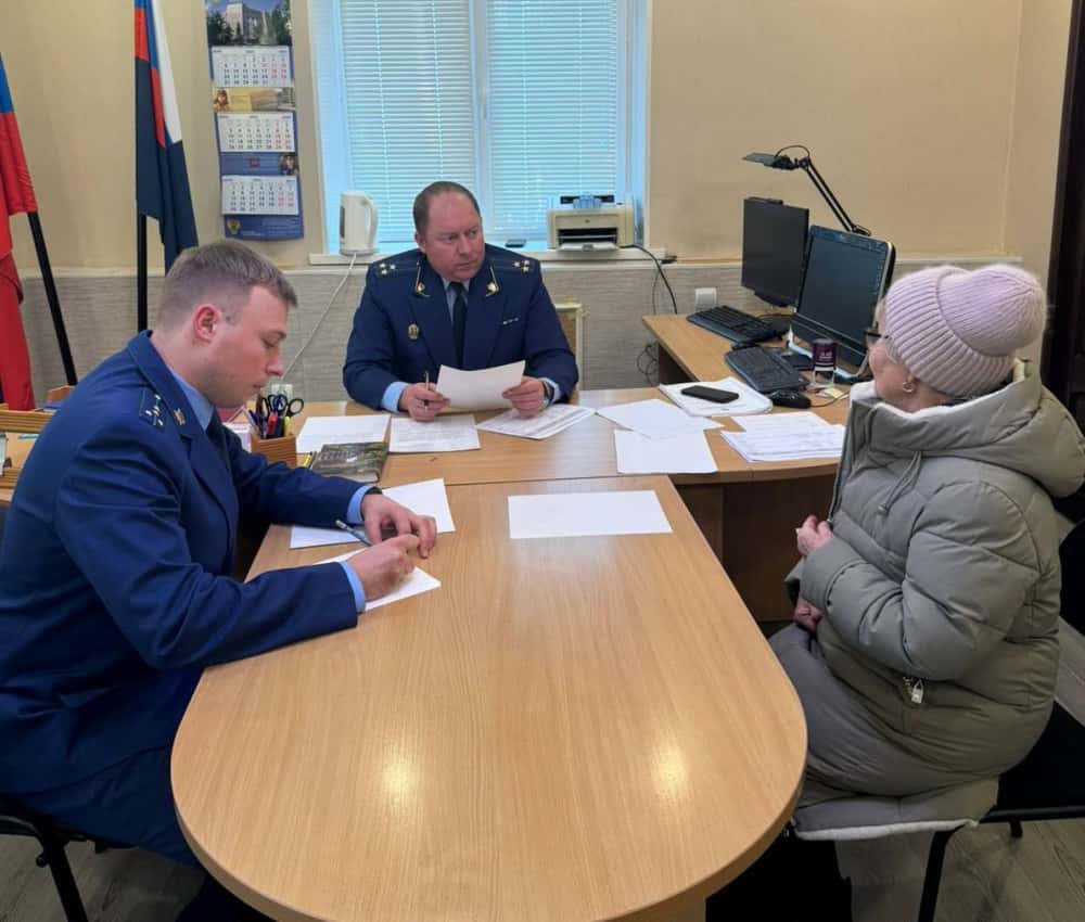 Заместитель прокурора Свердловской области выслушал жалобы жителей Каменска-Уральского 