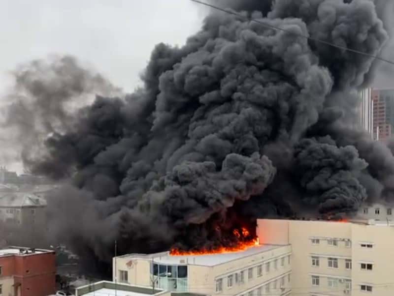 Пожар в больнице Екатеринбурга: люди выпрыгивали из окон. Видео