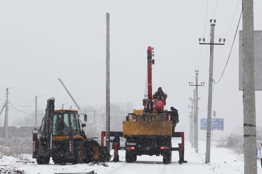 Новые светильники установят вдоль тротуара между Каменском-Уральским и Мартюшем