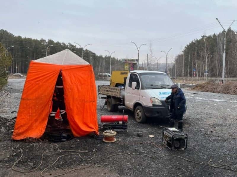 Канализационный трубопровод чистят в Каменске-Уральском