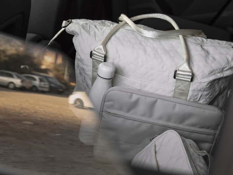 Екатеринбуржец нашёл на дороге 800 тысяч рублей и купил на них машину