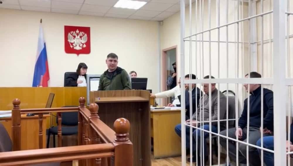 Суд отказал в допросе свидетеля защиты Максима Карцева в деле об убийстве в клубе "Джой". Видео