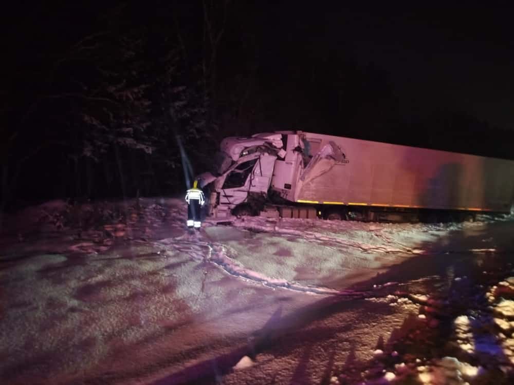 Два грузовика столкнулись на трассе "Пермь — Екатеринбург". Есть пострадавшие 