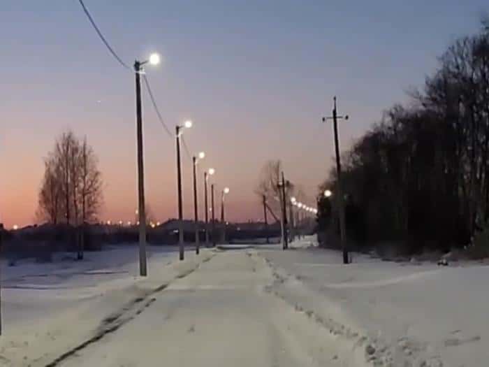 Новое освещение на пешеходной дорожке в Каменске-Уральском