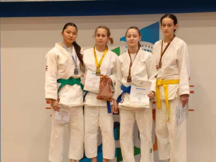 Юные каменские дзюдоисты завоевали призовые места на соревнованиях в Екатеринбурге 