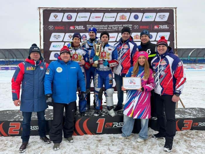 Золотую медаль завоевали гонщики на чемпионате России по мотогонкам в Каменске-Уральском