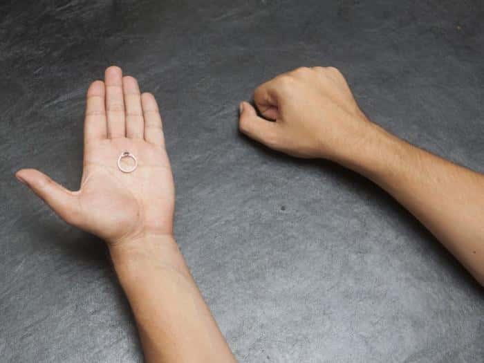 Кольцо на мизинце: мэру Каменска-Уральского задали неожиданный вопрос