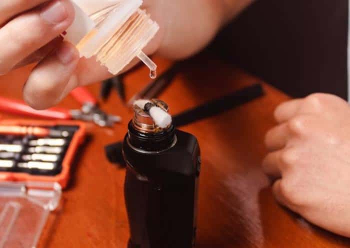 Закон о полном запрете продажи вейпов в России внесли в Госдуму 