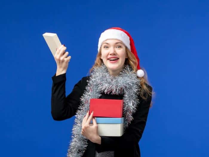 В Екатеринбурге перед Новым годом вырос спрос на курьеров