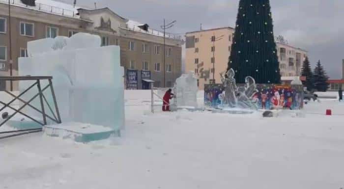 "В сроки укладываются": власти Каменска-Уральского проверили готовность ледовых городков 