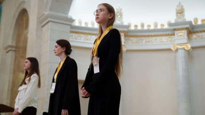 11-классница из Каменска-Уральского вышла в полуфинал шоу телевизионной олимпиады "Умники и умницы" на "Первом канале"