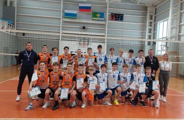Молодые спортсмены из Каменска-Уральского впервые стали бронзовыми призерами в первенстве волейболу 