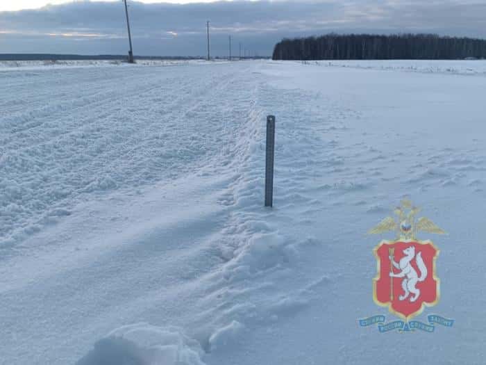 Трассу в Свердловской области замело снегом
