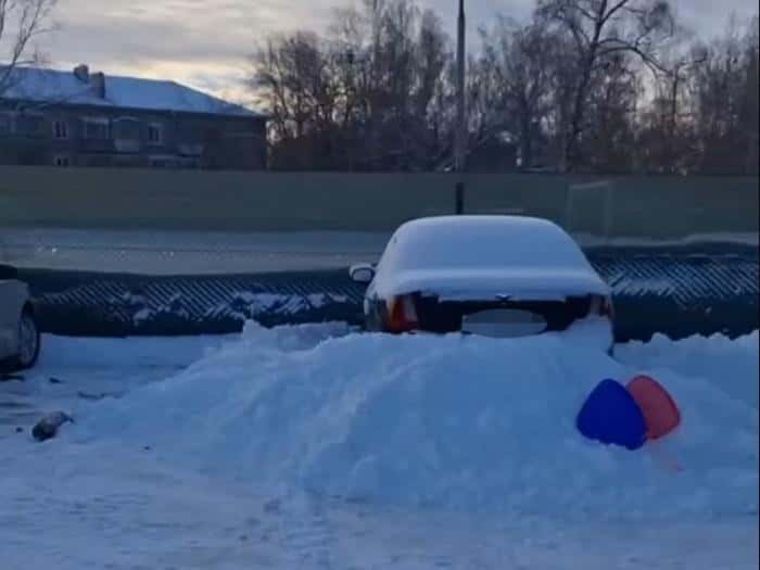 «Оставил авто — виноват сам»: директор СОК «Синара» прокомментировал случай с замурованной машиной