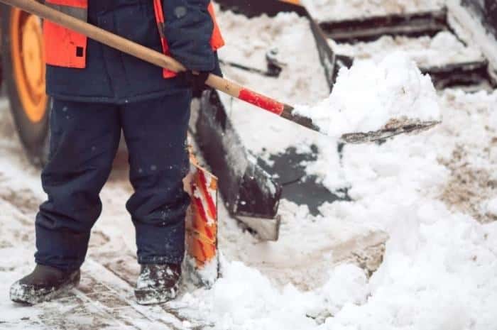 "Заезжают к блатным": жители Каменска-Уральского жалуются на неравномерную уборку дорог