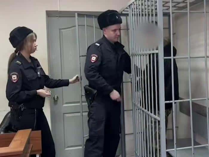 Поджог служебного авто и взрывчатка: уральским подросткам грозит тюрьма