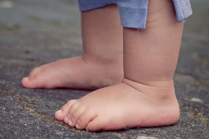 Двухлетний ребенок получил удар током от новогодней фигуры в Нижнем Тагиле