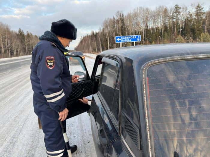 В ГИБДД напомнили свердловским водителям о продлении прав на три года 