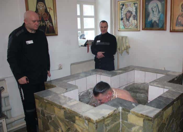 Заключенные каменской колонии ИК-47 отметили Крещение Господня 