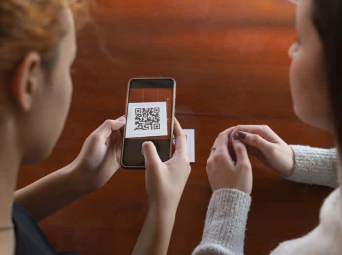 Не сканируйте все подряд! Мошенники крадут у россиян данные через QR-коды