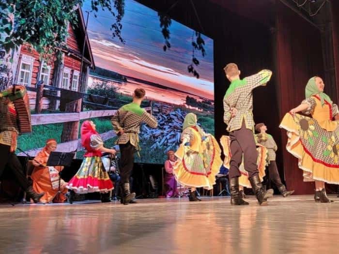 Концерт-спектакль "Переливы уральской гармони" в память об Александре Устьянцеве прошел в Каменске-Уральском