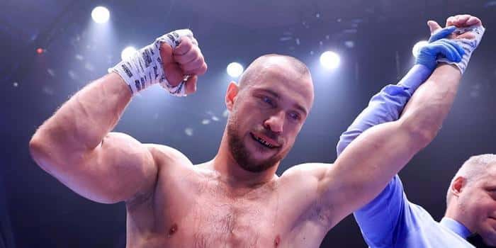 Экс-чемпион Европы из Каменска-Уральского Александр Беспутин занял пост генсека Федерации бокса России и объявил о завершении карьеры 