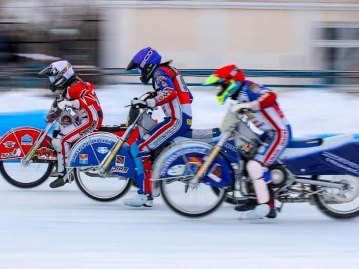Всероссийские соревнования по мотогонкам на льду завершились в Каменске-Уральском