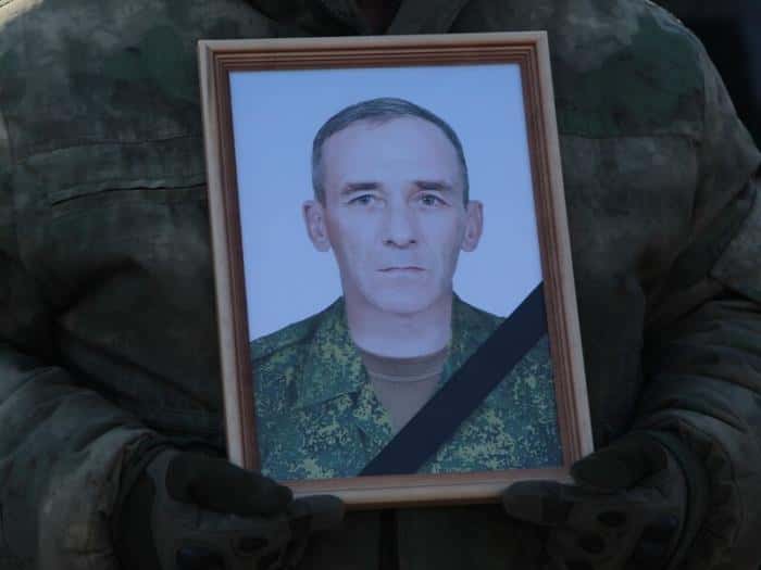 Каменск-Уральский простился с погибшим на СВО таксистом Эдуардом Бывальцевым