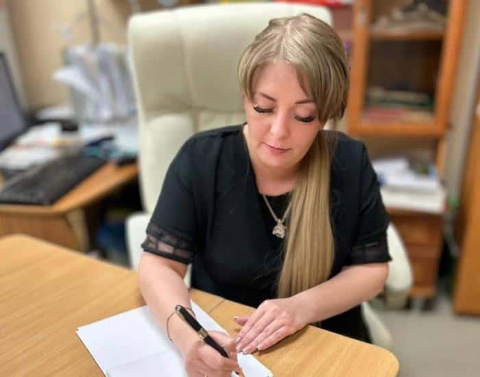 "Не с теми работаешь": в офис к юристу, защищавшей пострадавшую на каменской автомойке девочку, нагрянул мужчина с угрозами 