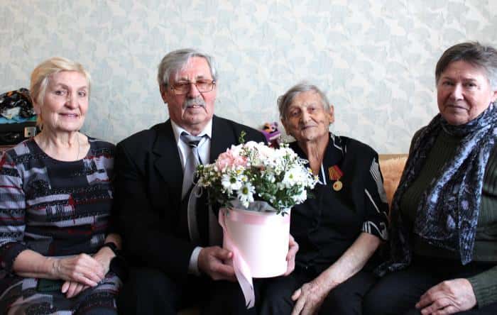 Ветеранам КУЗОЦМ вручили медали от Путина