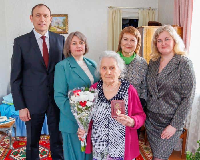 СинТЗ вручил ветеранам медали от Путина