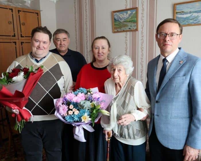 В Каменске-Уральском — юбиляр! Жительнице города Евгении Гребневой исполнилось 100 лет
