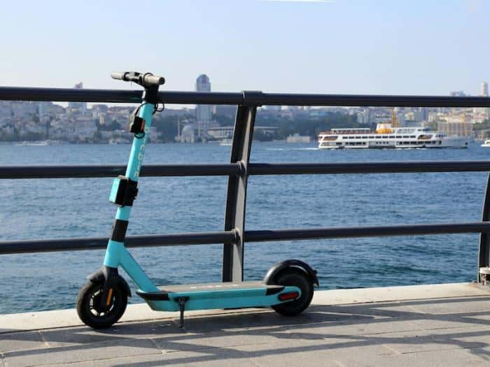 В Каменске-Уральском 16-летний самокатчик выплатит 300 тысяч сбитой женщине