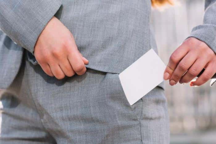 Иностранцы попытались подкупить сотрудников ДПС в Свердловской области