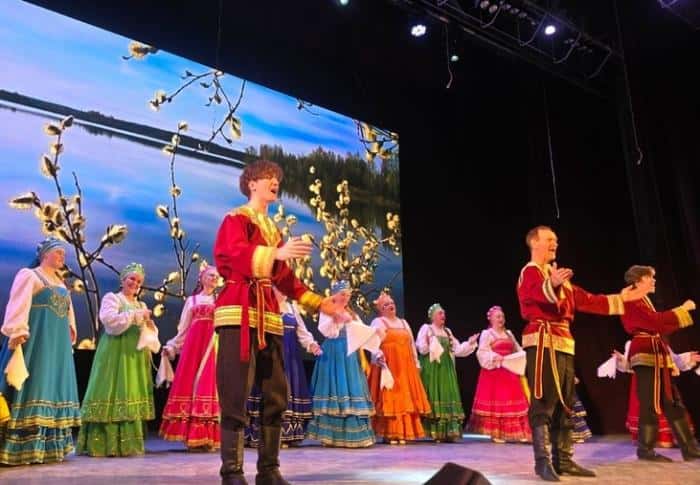 "Аплодировали, не жалея ладошек": в Каменске-Уральском прошел областной смотр-конкурс хоров и ансамблей