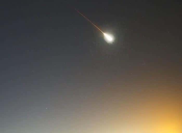 Новый гость из космоса: над Уралом ночью пролетел огромный светящийся шар