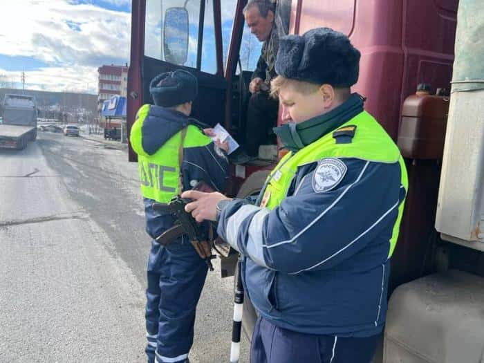 Фальшивые права из интернета: два водителя ответят перед законом в Каменске-Уральском
