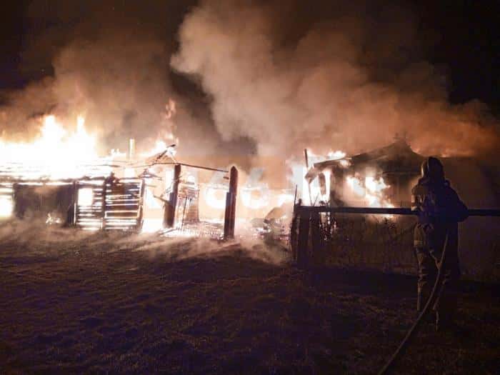 "Не смогла выбраться": при пожаре в деревне под Каменском-Уральским сгорела хозяйка дома