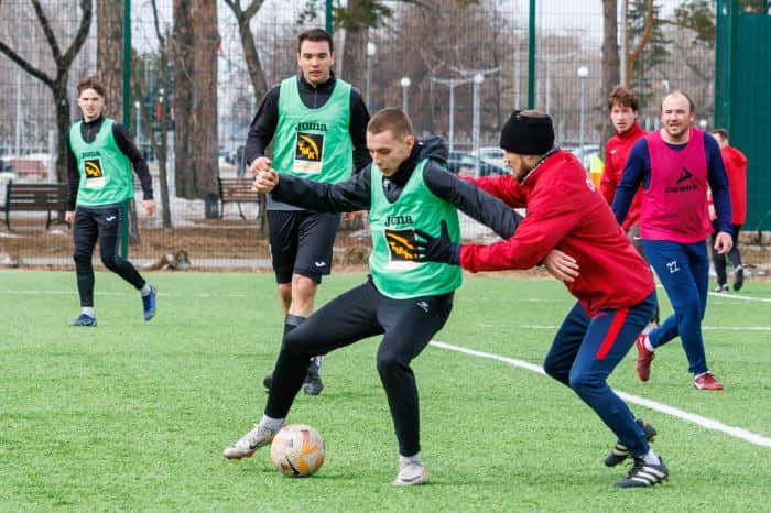 Футболисты и хоккеисты СинТЗ одержали победы на чемпионате области