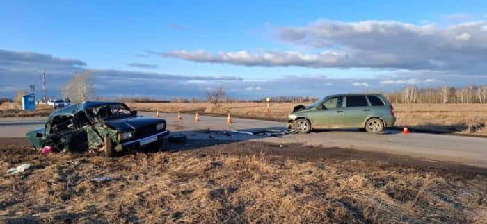 Три человека пострадали из-за невнимательности на дороге: подробности ДТП под Екатеринбургом