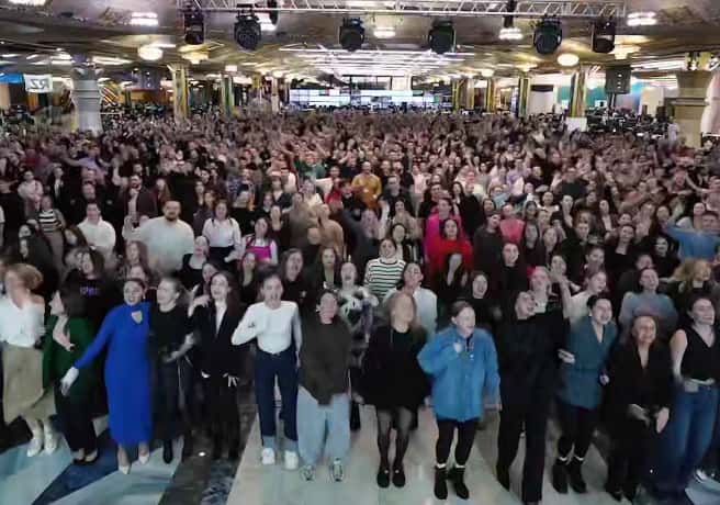 Тысячи сотрудников екатеринбургского «Сима-ленда» пригласили Иванку Трамп в гости