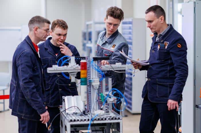 На СинТЗ определили лучших мехатроников
