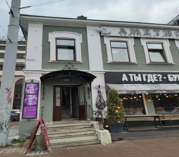 От бургерной до памятника: как здание на Малышева удивило екатеринбуржцев