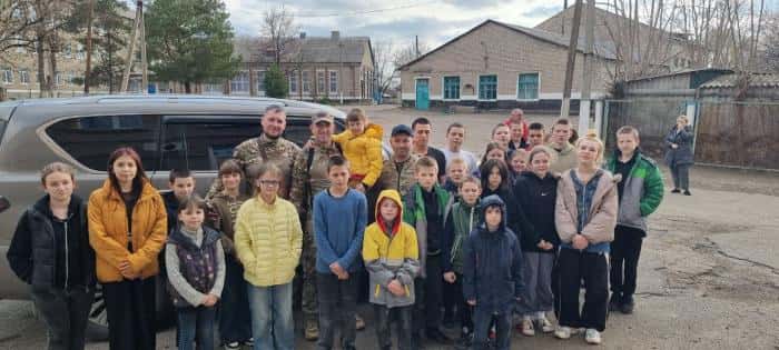 Каменские предприниматели доставили помощь в зону СВО и поддержали детей ЛНР