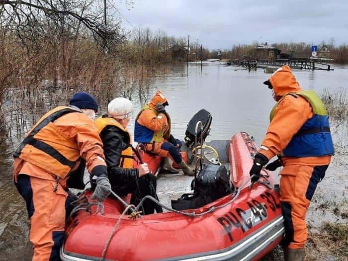 Пять уральских деревень изолированы из-за весеннего паводка