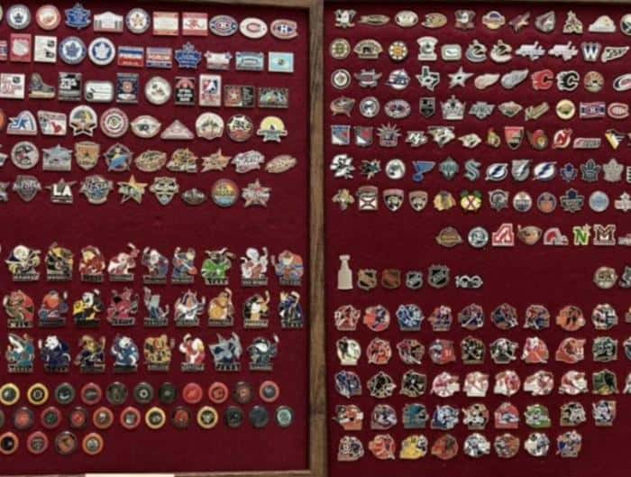 Уникальную коллекцию хоккейных значков за 1,3 млн рублей продают в Екатеринбурге 