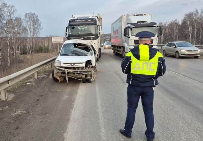 Водитель скрылся с места ДТП на трассе Екатеринбург — Тюмень: его ищет ГИБДД